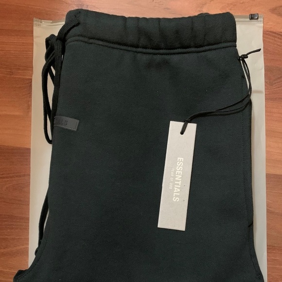 🚨 NWT 🚨 Fear of God Essentials Sweatpants - Picture 1 of 6